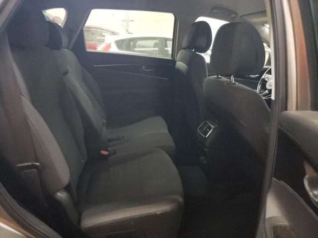 Photo 11 from auction – 2016 KIA SORENTO LX with VIN 5XYPG4A33GG017485