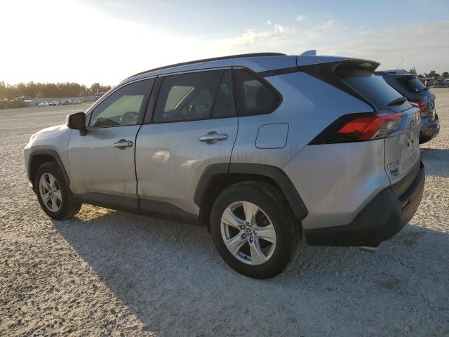 Photo 2 from auction – 2021 TOYOTA RAV4 XLE with VIN JTMW1RFVXMD062972