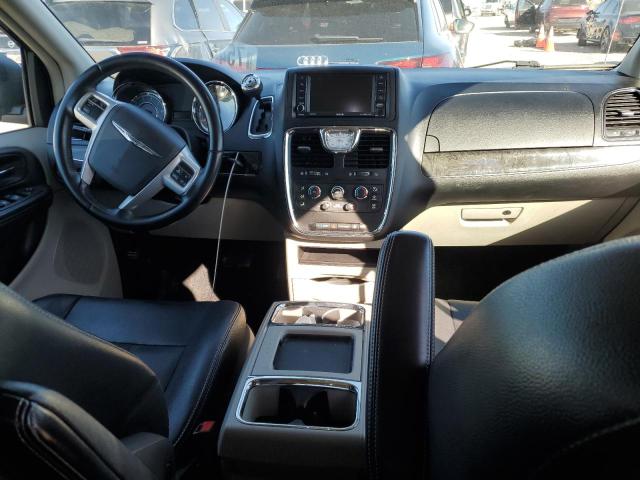 Photo 8 from auction – 2016 CHRYSLER TOWN & COU with VIN 2C4RC1AG1GR120745