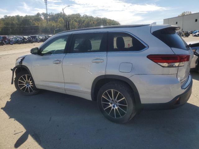 Photo 2 from auction – 2018 TOYOTA HIGHLANDER with VIN 5TDJZRFH1JS559230