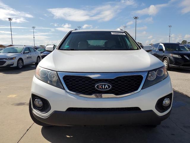 Photo 5 from auction – 2013 KIA SORENTO LX with VIN 5XYKT3A69DG352272