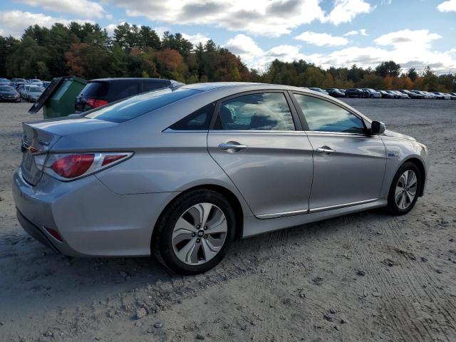 Photo 3 from auction – 2013 HYUNDAI SONATA HYB with VIN KMHEC4A43DA072540