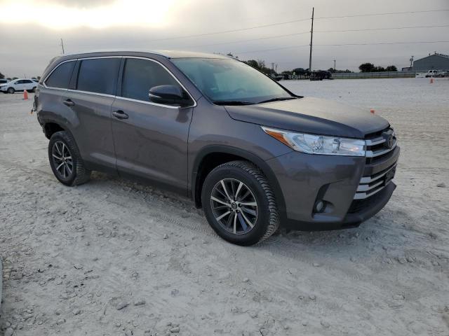 Photo 4 from auction – 2019 TOYOTA HIGHLANDER with VIN 5TDKZRFH4KS552066