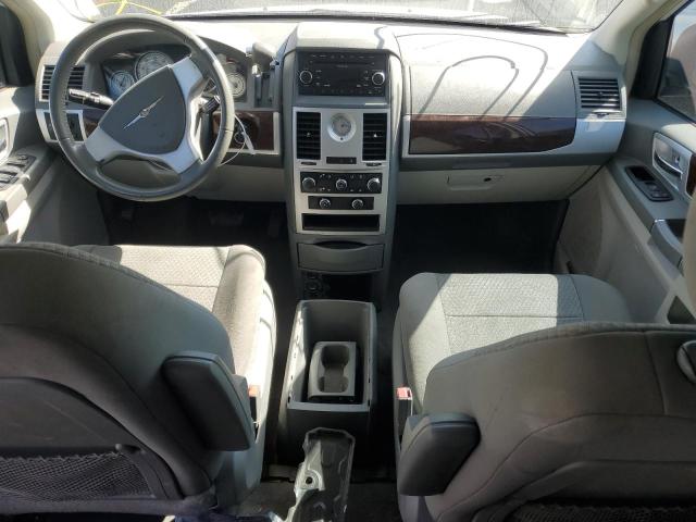 Photo 8 from auction – 2010 CHRYSLER TOWN & COU with VIN 2A4RR5D16AR176369