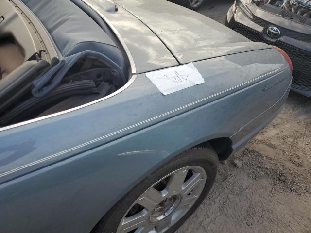 Photo 12 from auction – 2005 FORD THUNDERBIR with VIN 1FAHP60A45Y100448