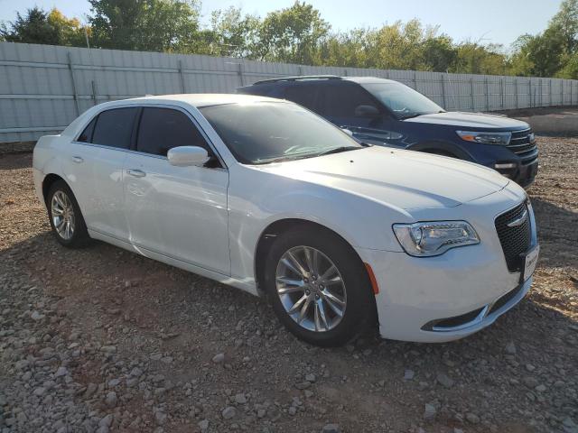 Photo 4 from auction – 2017 CHRYSLER 300 LIMITE with VIN 2C3CCAAGXHH521714