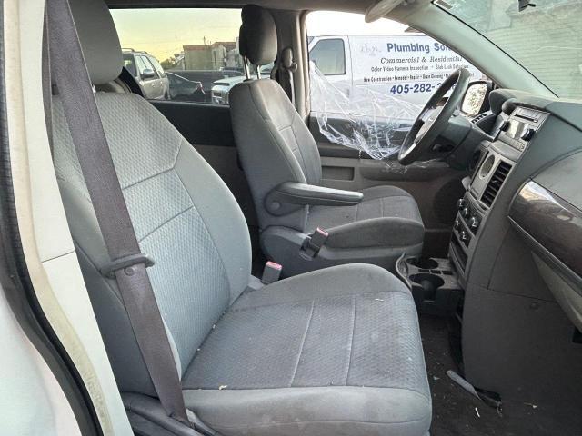 Photo 5 from auction – 2010 CHRYSLER TOWN & COU with VIN 2A4RR4DEXAR374059