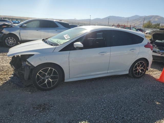 FORD FOCUS SE 2015 with VIN 1FADP3K25FL357913 - Photo from auction