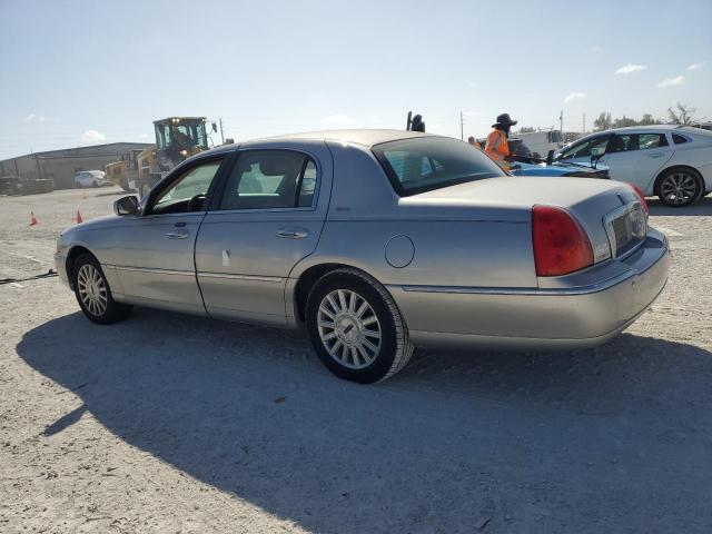 Photo 2 from auction – 2004 LINCOLN TOWN CAR U with VIN 1LNHM83W64Y660553