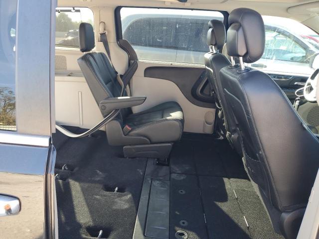Photo 11 from auction – 2015 CHRYSLER TOWN & COU with VIN 2C4RC1CGXFR693221