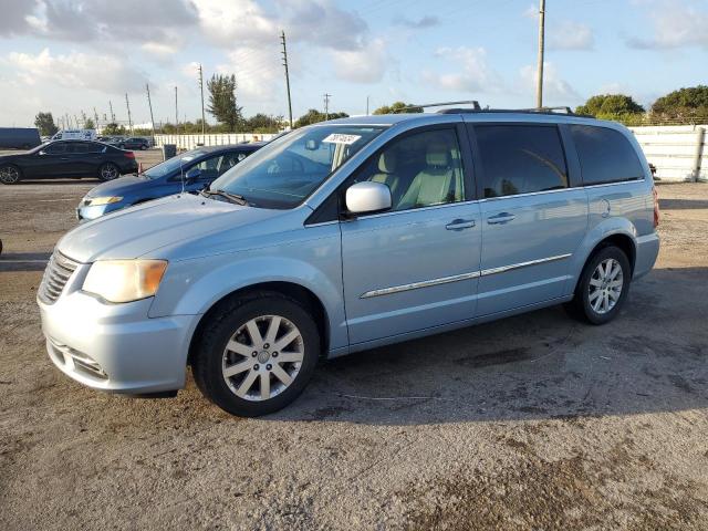 CHRYSLER TOWN & COU 2013 with VIN 2C4RC1BG4DR722694 - Photo from auction