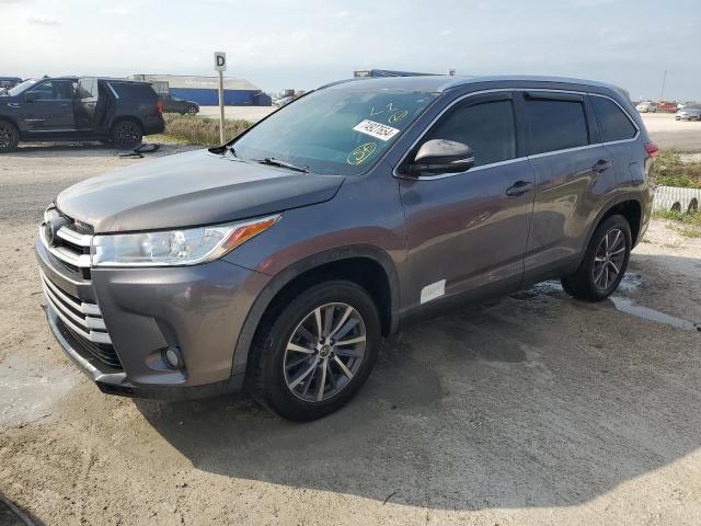 TOYOTA HIGHLANDER 2019 with VIN 5TDKZRFH9KS566111 - Photo from auction