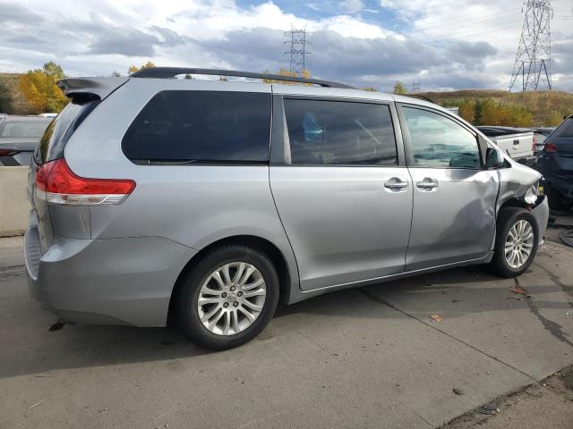 Photo 3 from auction – 2011 TOYOTA SIENNA XLE with VIN 5TDYK3DC1BS101728