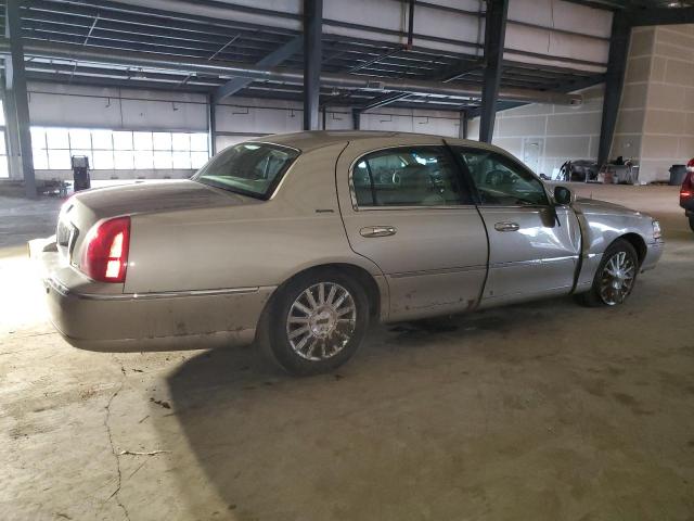 Photo 3 from auction – 2004 LINCOLN TOWN CAR E with VIN 1LNHM81W54Y677122