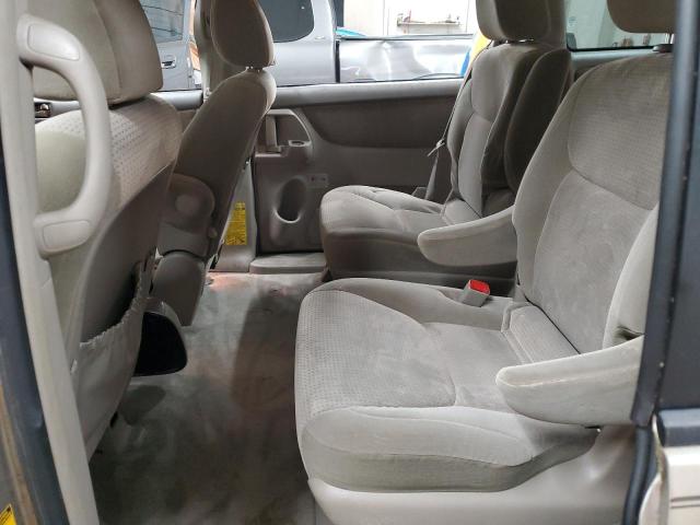 Photo 11 from auction – 2010 TOYOTA SIENNA CE with VIN 5TDKK4CC4AS308691