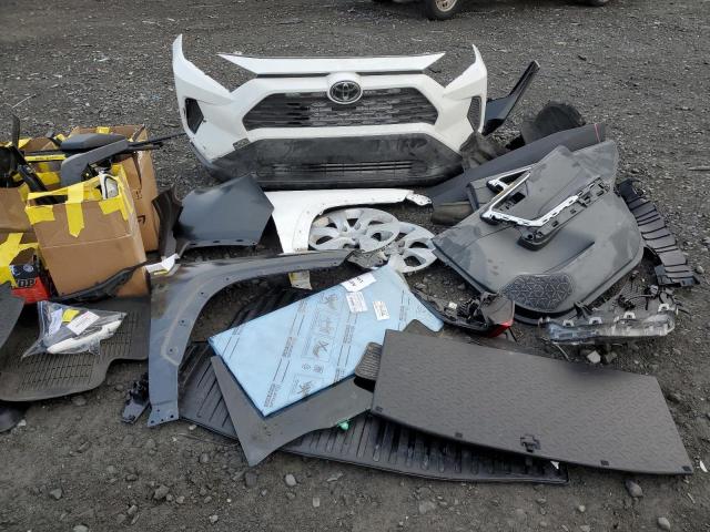 Photo 13 from auction – 2020 TOYOTA RAV4 LE with VIN JTMG1RFV4LD062209