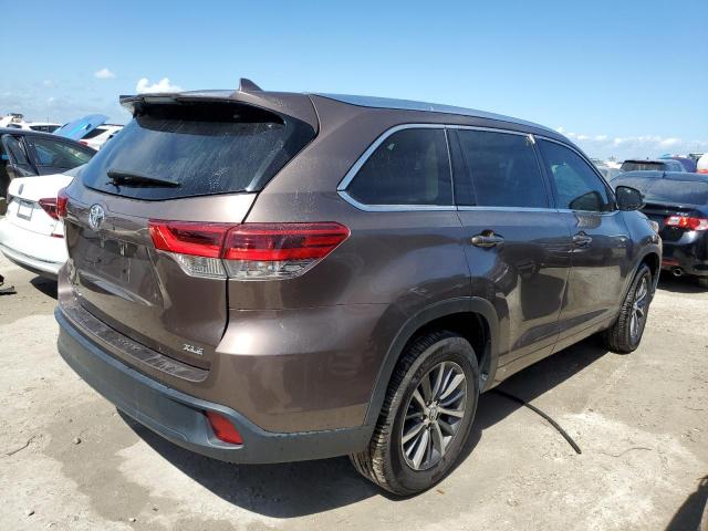 Photo 3 from auction – 2017 TOYOTA HIGHLANDER with VIN 5TDKZRFH5HS234305