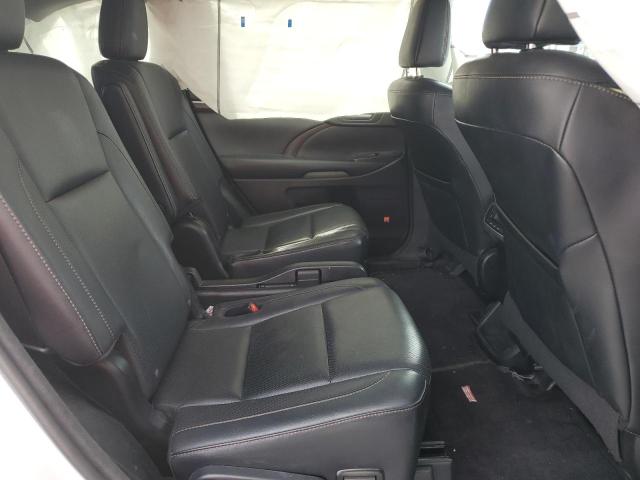 Photo 11 from auction – 2016 TOYOTA HIGHLANDER with VIN 5TDDKRFH0GS302957