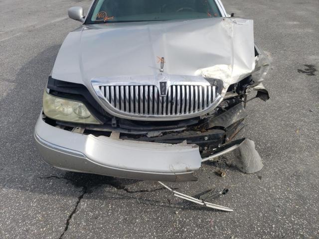 Photo 11 from auction – 2004 LINCOLN TOWN CAR U with VIN 1LNHM83W54Y625809