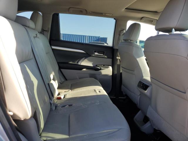 Photo 11 from auction – 2018 TOYOTA HIGHLANDER with VIN 5TDJGRFH8JS040942