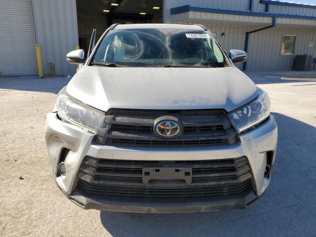 Photo 5 from auction – 2018 TOYOTA HIGHLANDER with VIN 5TDJZRFH2JS846673