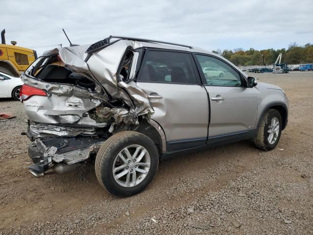 Photo 3 from auction – 2015 KIA SORENTO LX with VIN 5XYKTCA67FG552733