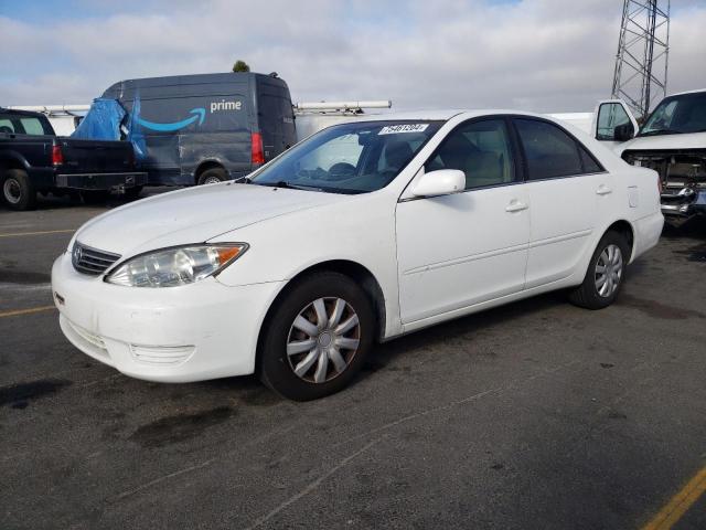 TOYOTA CAMRY LE 2005 with VIN 4T1BE32K55U026986 - Photo from auction