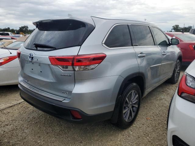 Photo 3 from auction – 2018 TOYOTA HIGHLANDER with VIN 5TDJGRFH8JS040942