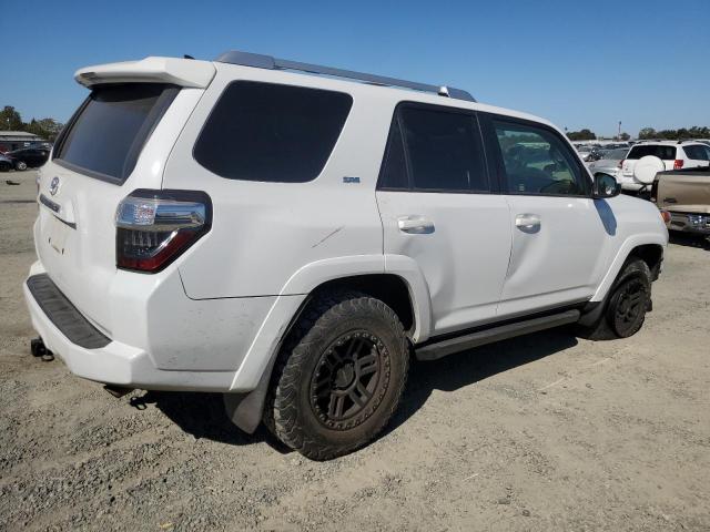 Photo 3 from auction – 2015 TOYOTA 4RUNNER SR with VIN JTEBU5JR3F5205276