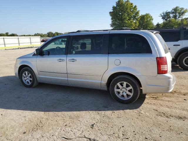 Photo 2 from auction – 2010 CHRYSLER TOWN & COU with VIN 2A4RR5D11AR450755