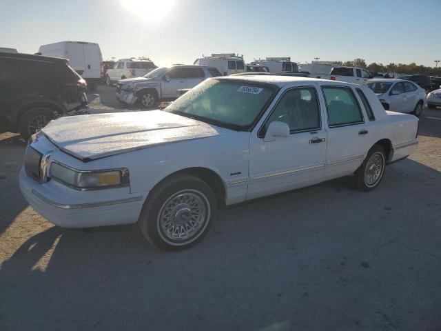 LINCOLN TOWN CAR E 1997 with VIN 1LNLM81WXVY687821 - Photo from auction