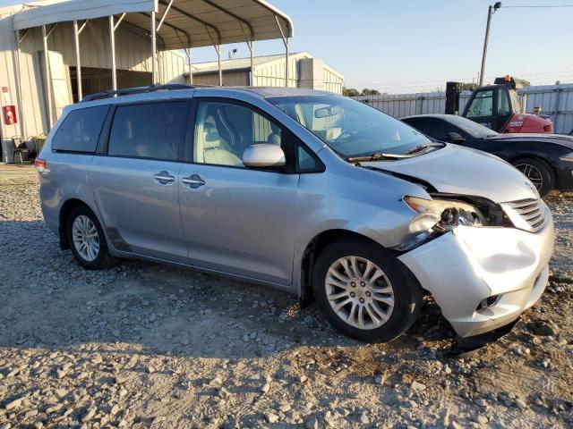 Photo 4 from auction – 2011 TOYOTA SIENNA XLE with VIN 5TDYK3DC1BS108565