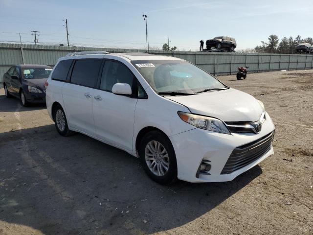 Photo 4 from auction – 2011 TOYOTA SIENNA XLE with VIN 5TDYK3DC2BS112432
