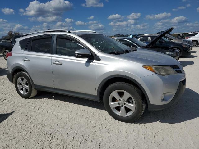Photo 4 from auction – 2014 TOYOTA RAV4 XLE with VIN JTMWFREV5EJ022353