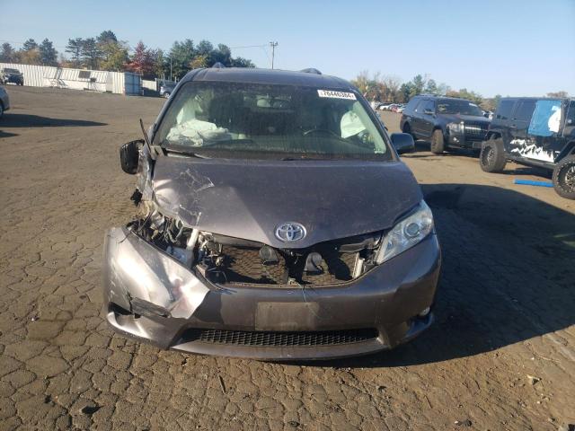 Photo 5 from auction – 2015 TOYOTA SIENNA XLE with VIN 5TDYK3DC3FS681697