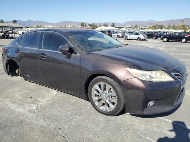Photo 4 from auction – 2013 LEXUS ES 300H with VIN JTHBW1GG1D2012134