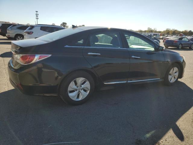 Photo 3 from auction – 2013 HYUNDAI SONATA HYB with VIN KMHEC4A46DA096296