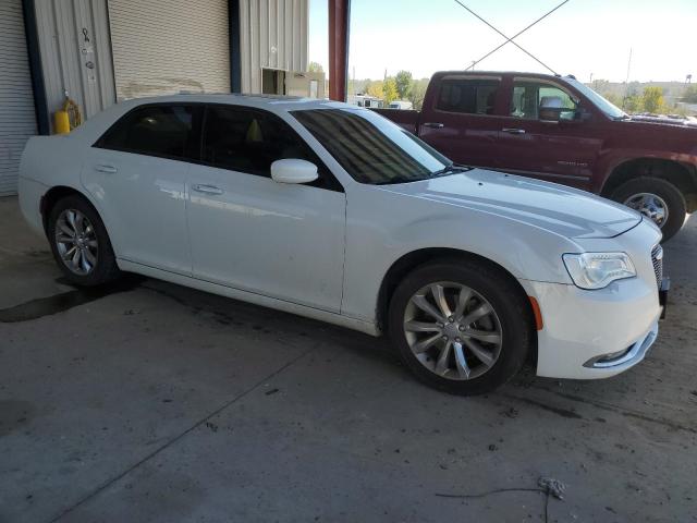 Photo 4 from auction – 2017 CHRYSLER 300 LIMITE with VIN 2C3CCARG6HH534724
