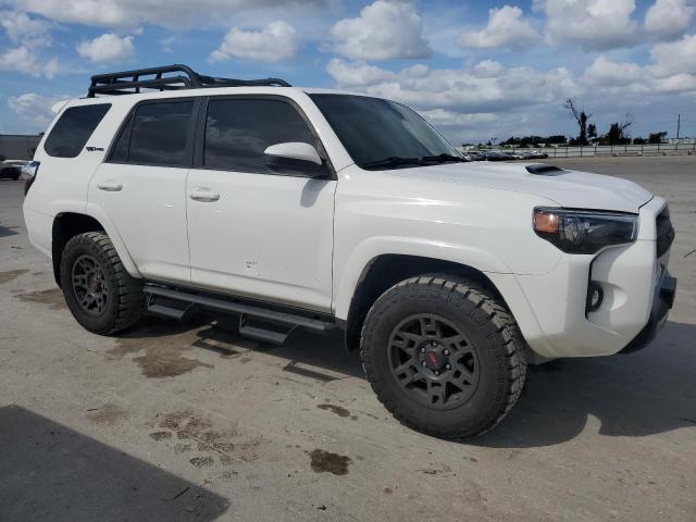 Photo 4 from auction – 2019 TOYOTA 4RUNNER SR with VIN JTEBU5JR7K5661856