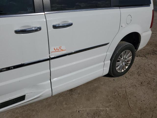 Photo 13 from auction – 2015 CHRYSLER TOWN & COU with VIN 2C4RC1GG5FR571649