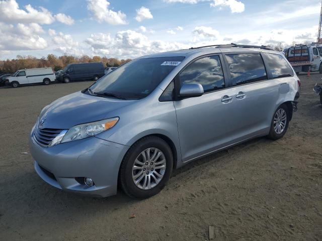 TOYOTA SIENNA XLE 2015 with VIN 5TDYK3DC2FS574477 - Photo from auction