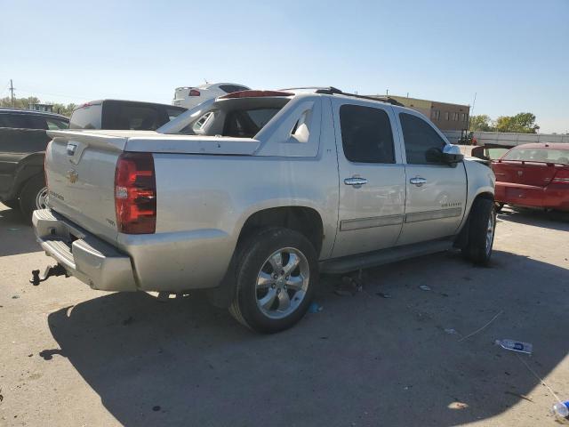 Photo 3 from auction – 2011 CHEVROLET AVALANCHE with VIN 3GNTKFE36BG238955