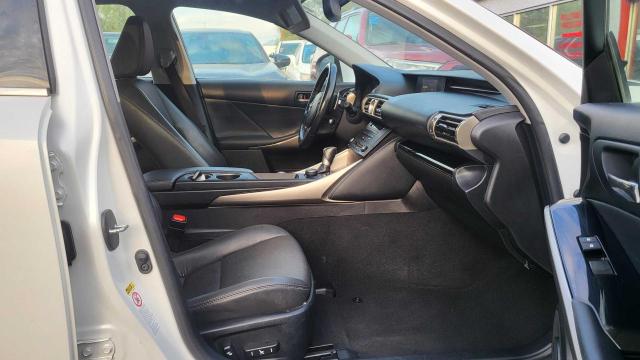 Фото 5 с аукциона – 2016 LEXUS IS 200T с VIN JTHBA1D22G5030796