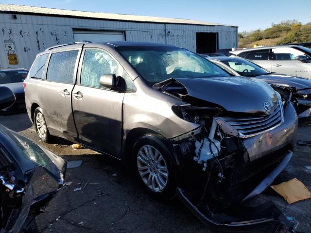 Photo 4 from auction – 2015 TOYOTA SIENNA XLE with VIN 5TDYK3DC4FS640477