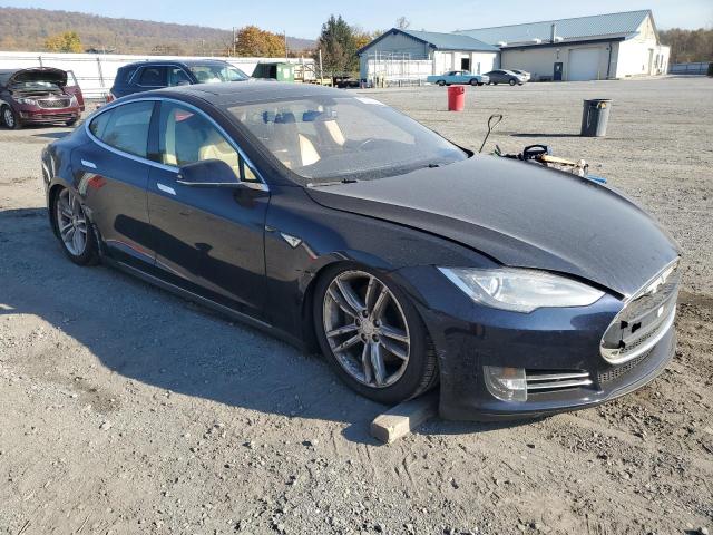 Photo 4 from auction – 2013 TESLA MODEL S with VIN 5YJSA1CN0DFP04516
