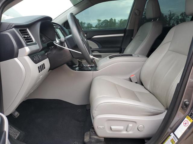 Photo 7 from auction – 2019 TOYOTA HIGHLANDER with VIN 5TDJZRFH0KS596836