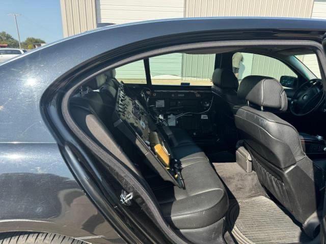Photo 6 from auction – 2007 BMW 750 with VIN WBAHN83527DT70702