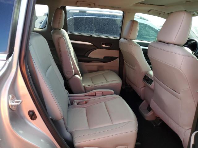 Photo 11 from auction – 2018 TOYOTA HIGHLANDER with VIN 5TDKZRFH7JS550147