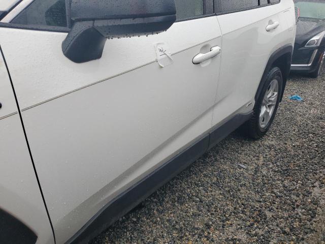 Photo 13 from auction – 2020 TOYOTA RAV4 LE with VIN JTMLWRFV8LD068398
