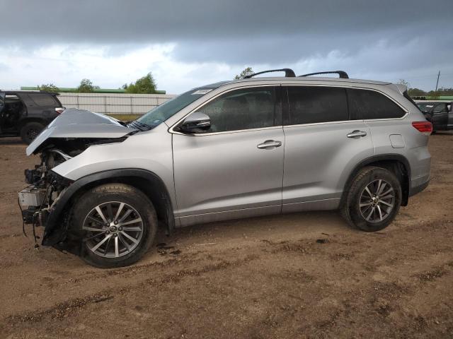 TOYOTA HIGHLANDER 2017 with VIN 5TDJZRFH5HS452952 - Photo from auction